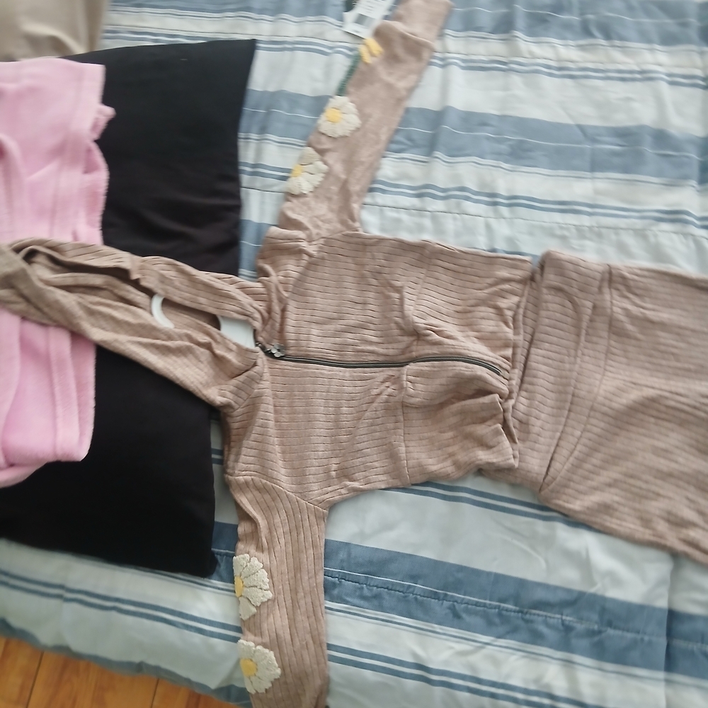 Tan Ribbed Two-Piece Set with Floral Sleeves - Picture 3 of 5